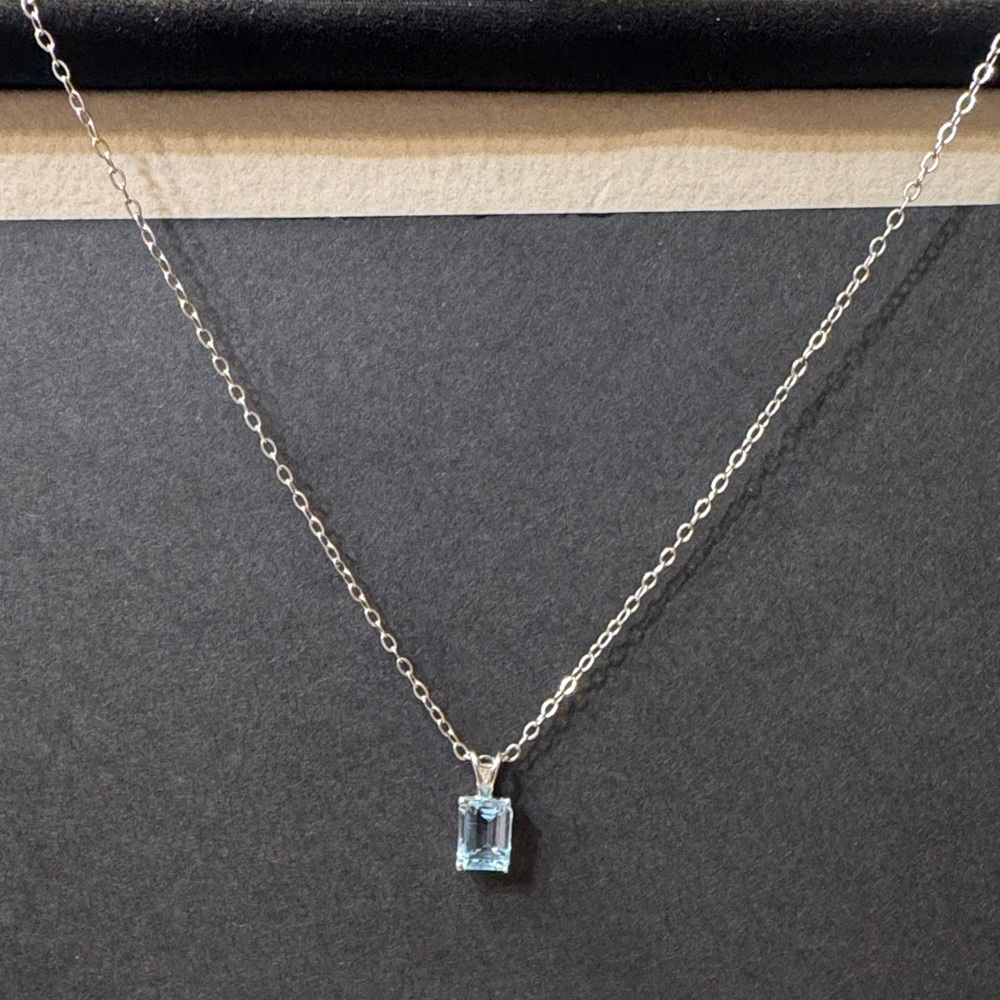 Elegant Silver Necklace with Blue Pendant